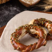 Brezel Bagel with pumpkin seeds - Image 4