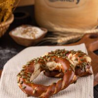 Brezel Bagel with pumpkin seeds - Image 6