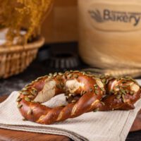 Brezel Bagel with pumpkin seeds - Image 8