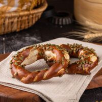 Brezel Bagel with pumpkin seeds - Image 9