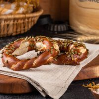 Brezel Bagel with pumpkin seeds - Image 10