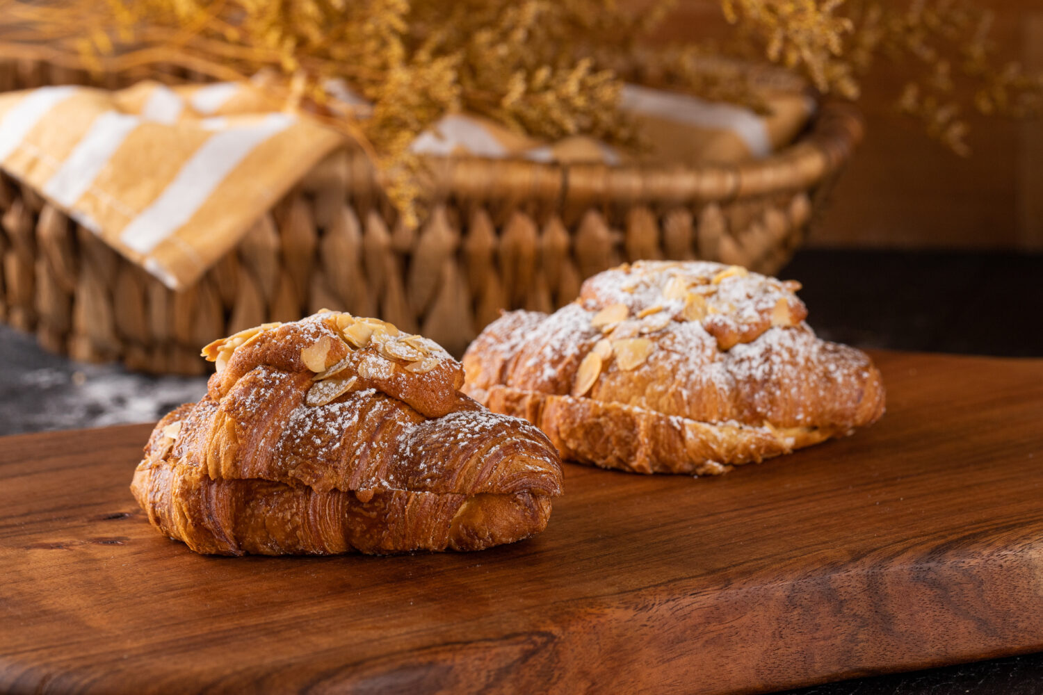 Signature Almond Croissant medium size (45 gram++) - Image 14