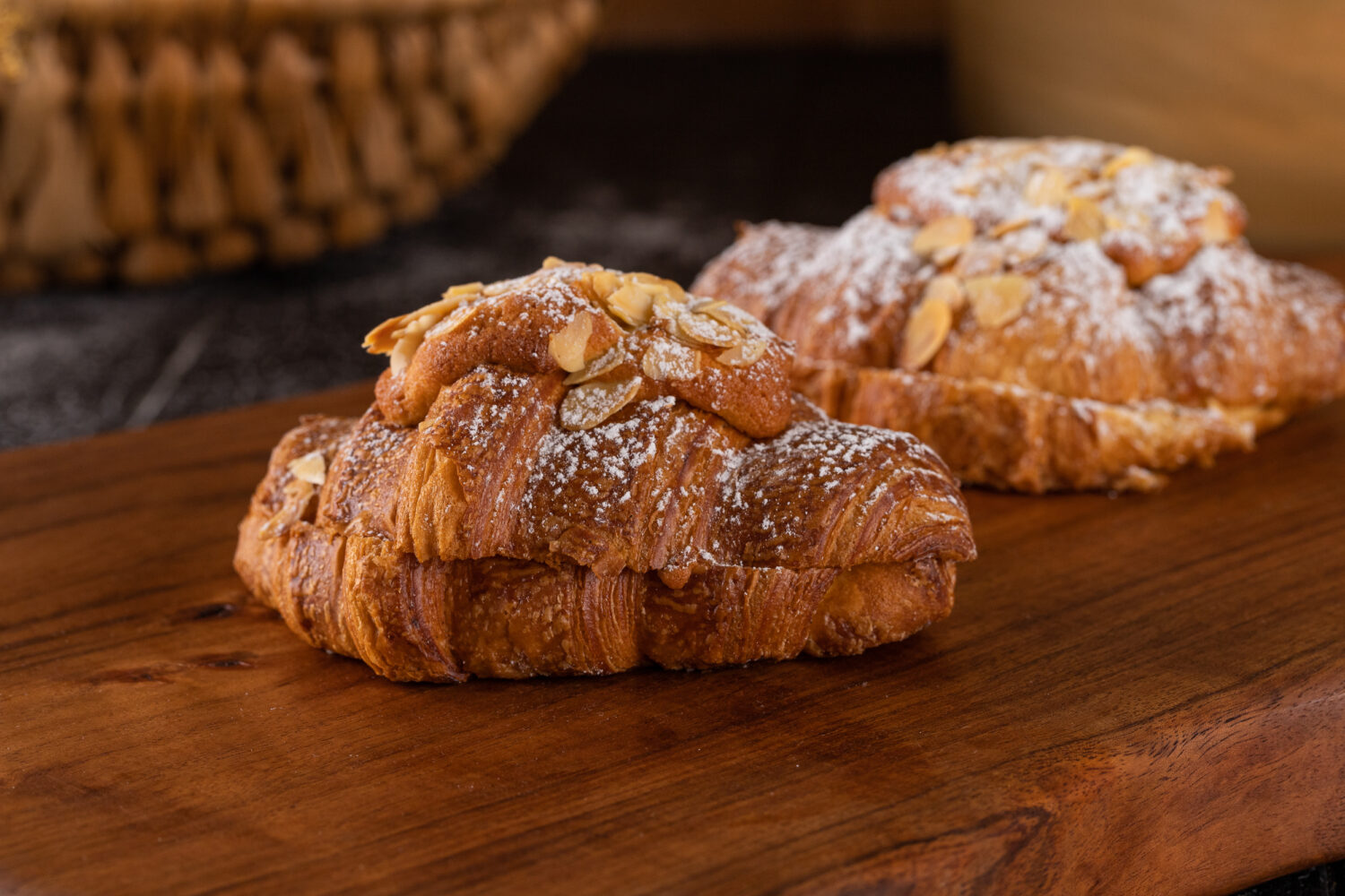 Signature Almond Croissant medium size (45 gram++) - Image 4