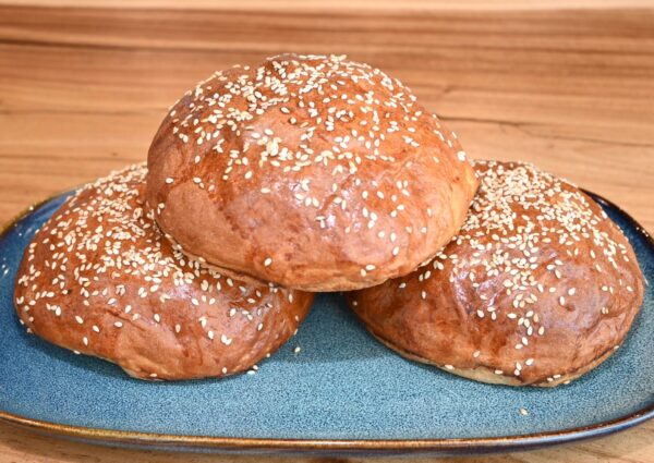Organic Brioche bun 125 gram and sesame topping